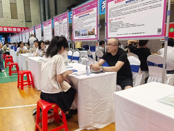 东莞合立得自动化设备有限公司积极参与校园招聘会，助力人才与企业双向奔赴